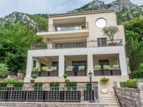 Prodaja, dvosoban stan, 160m², Prčanj, Kotor - image 2