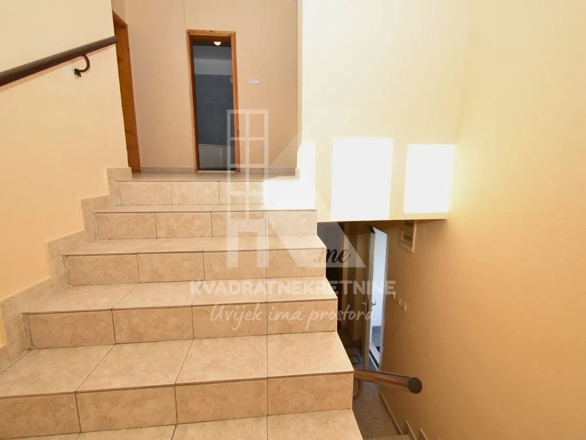 Prodaja, kuća, 160m², Murtovina, Podgorica