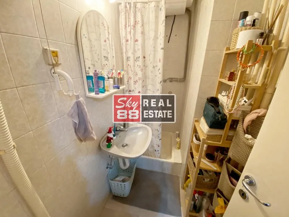 Sale, two bedroom apartment, 40m², Kalenić Pijaca, Vračar Sve Podlokacije