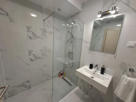 Izdavanje, dvosoban stan, 60m², Stara varoš, Nikšić - image 13