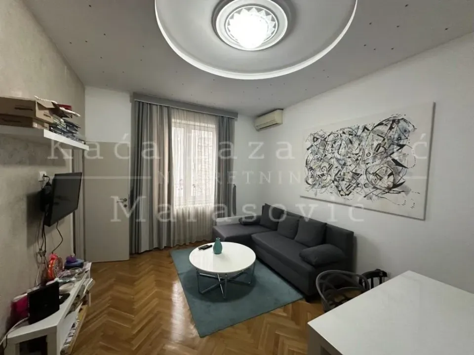 Izdavanje, dvosoban stan, 44m², Topličin venac, Beograd