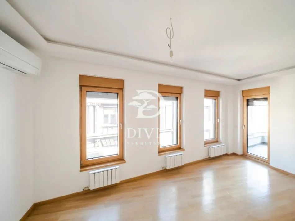 Sale, apartment, 73m², Neimar, Vračar Sve Podlokacije