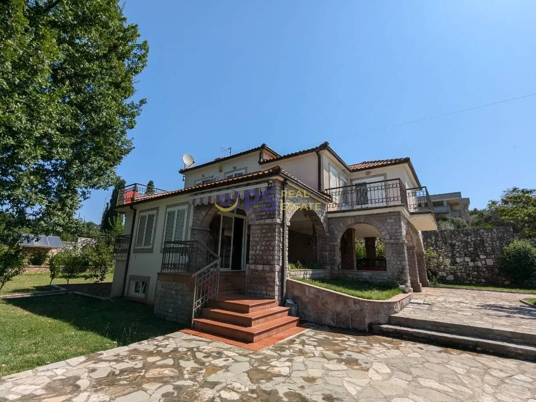 Prodaja, kuća, 400m², Podgorica, Crna Gora