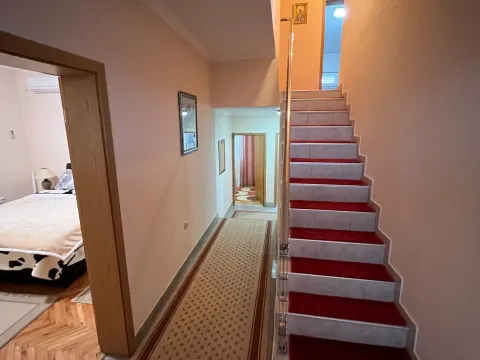 Sale, house, 761m², Tološi, Podgorica - image 12