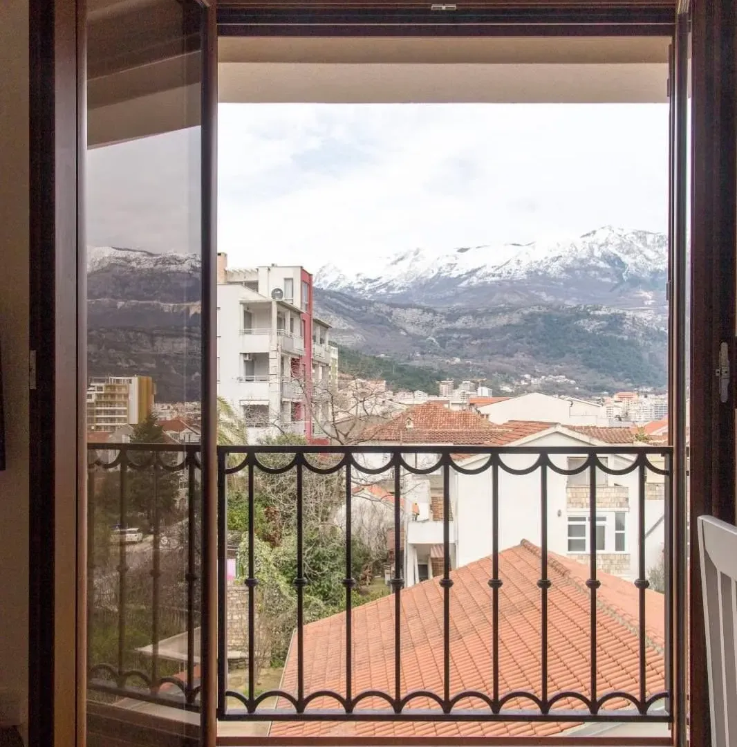 Izdavanje, jednosoban stan, 25m², Centar, Budva