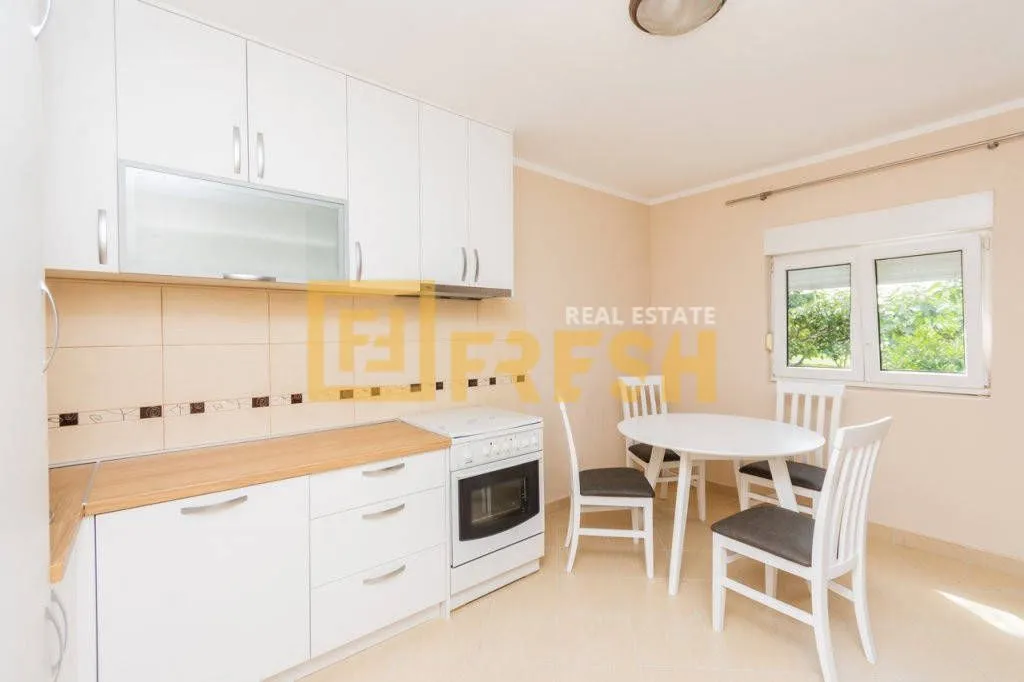 Rent, house, 180m², Kokoti, Podgorica