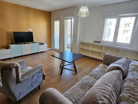 Izdavanje, jednosoban stan, 64m², City Kvart, Podgorica - image 2