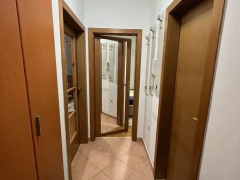 Rent, one bedroom apartment, 43m², Blok 9, Podgorica - image 5