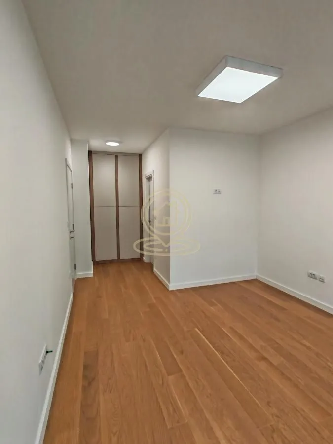 Izdavanje, poslovni prostor, 76m², Čukarica, Beograd