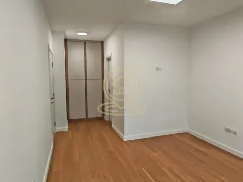 Izdavanje, poslovni prostor, 76m², Čukarica, Beograd - image 8