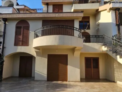 Sale, house, 400m², Gorica C, Podgorica - image 2