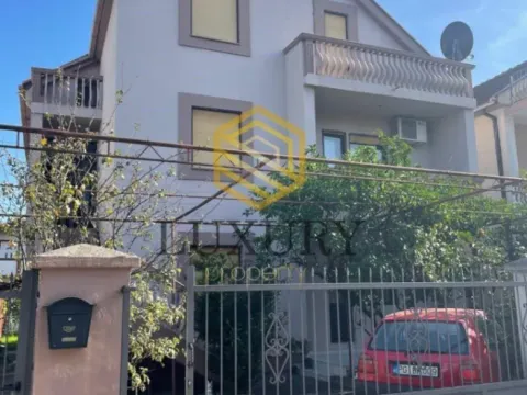 Prodaja, kuća, 250m², Stari Aerodrom, Podgorica - image 3