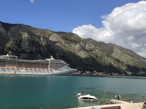 Rent, three bedroom apartment, 130m², Dobrota, Kotor - image 6