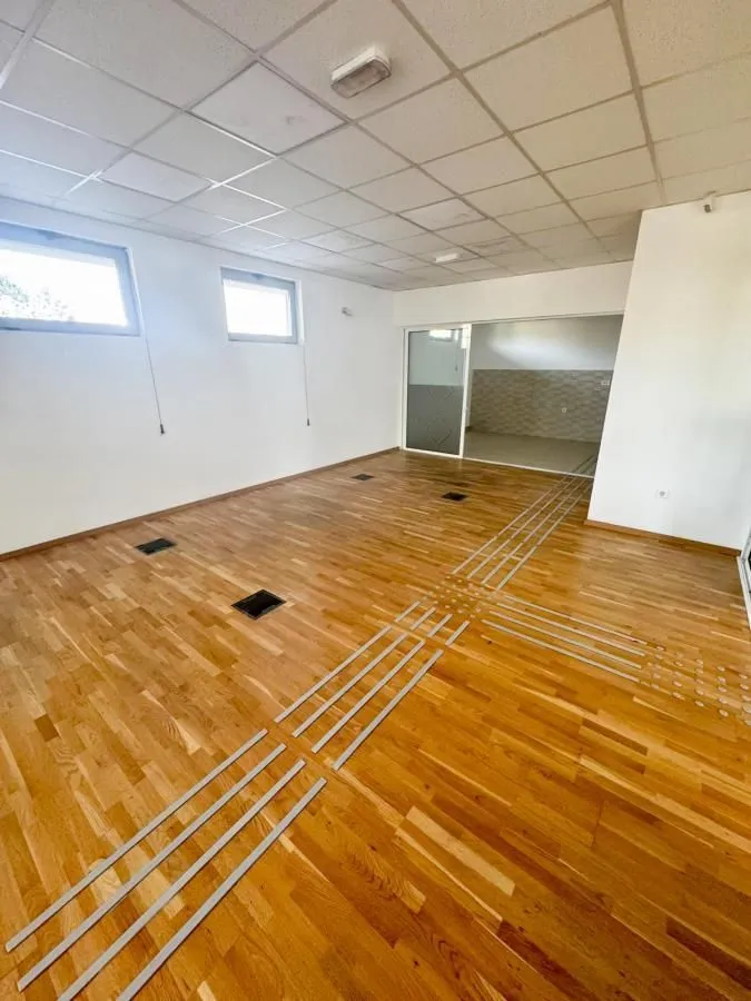 Izdavanje, poslovni prostor, 180m², Stara Varoš, Podgorica