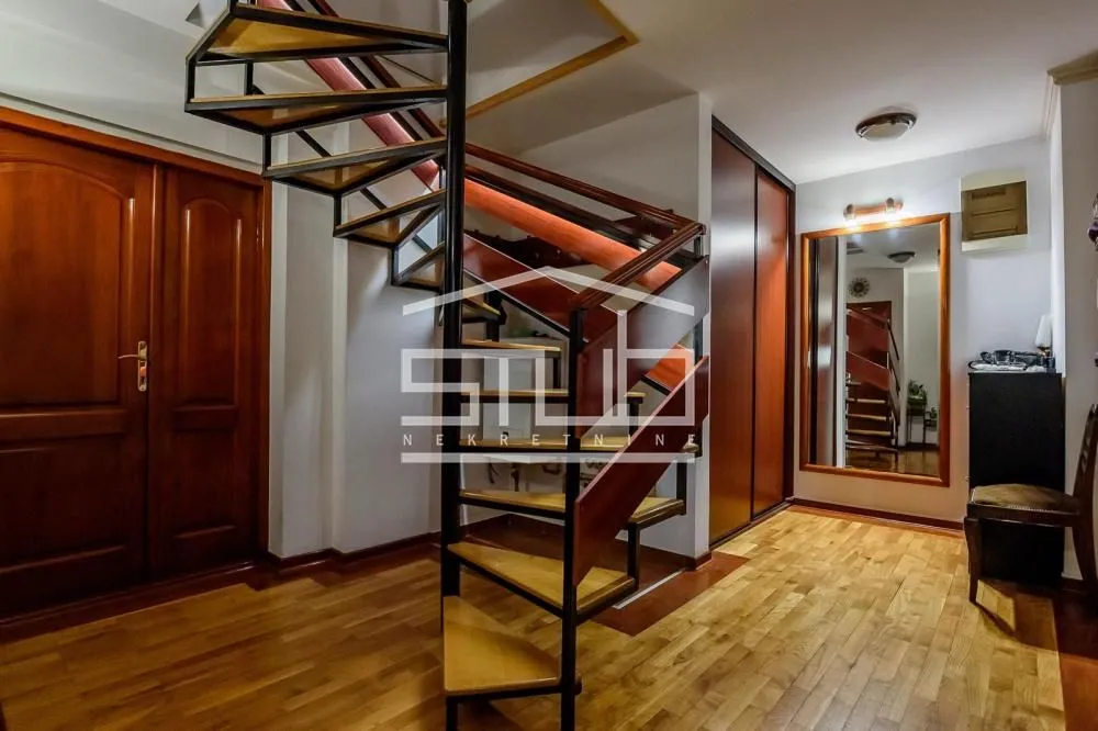Sale, four bedroom apartment, 105m², Stari Grad, Beograd