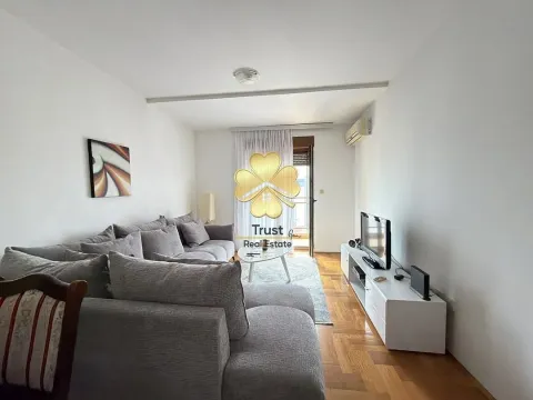 Izdavanje, dvosoban stan, 75m², Stari Aerodrom, Podgorica - image 2