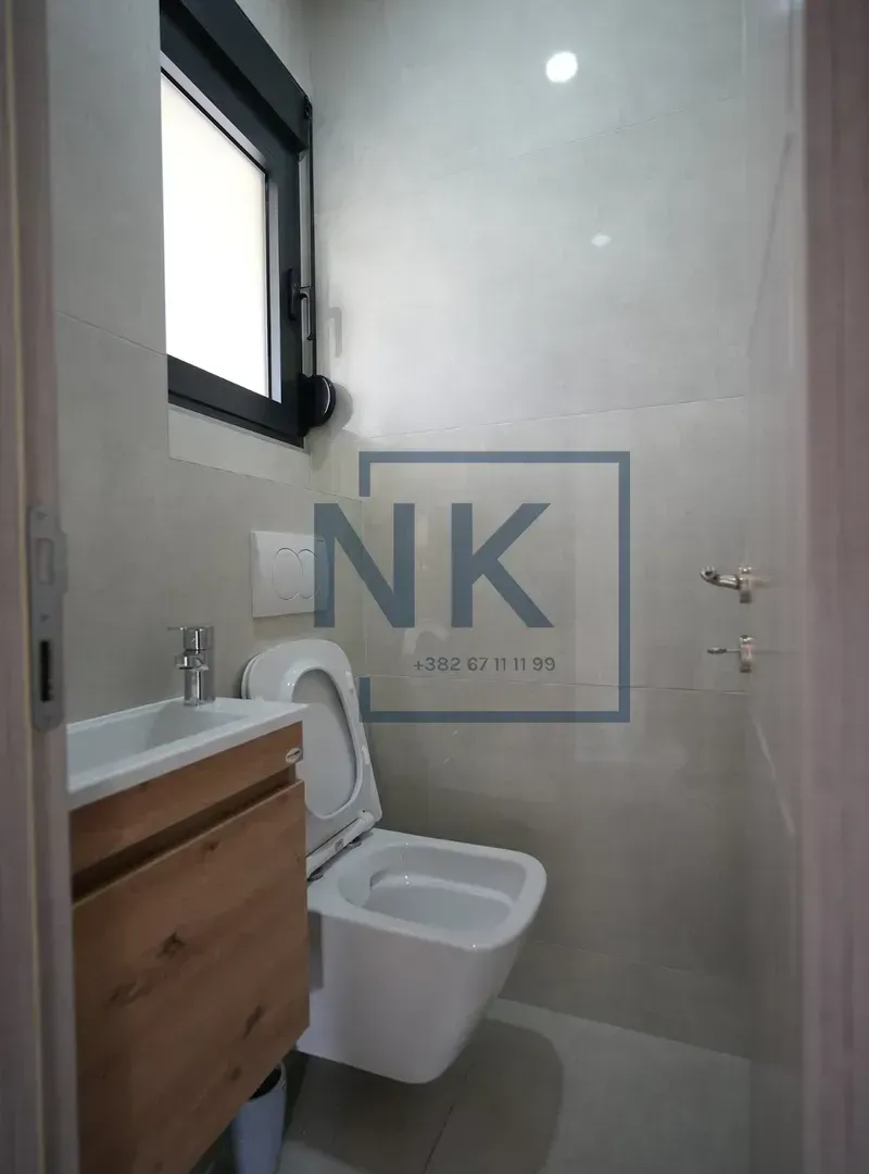 Izdavanje, poslovni prostor, 95m², Centar, Podgorica