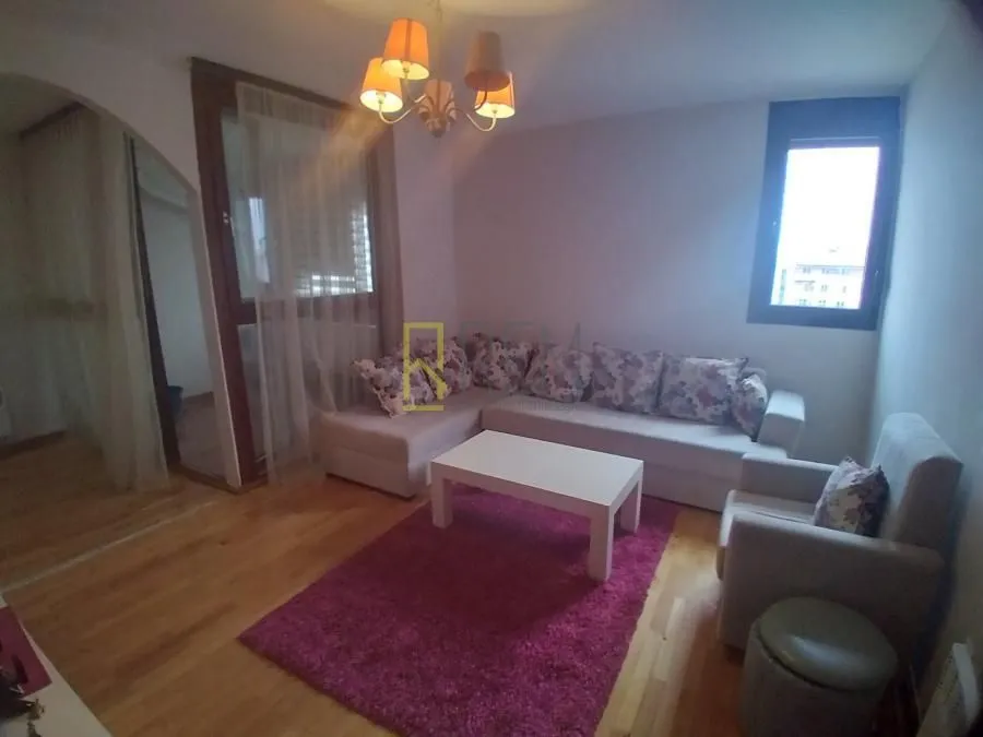 Prodaja, dvosoban stan, 76m², Blok 5, Podgorica