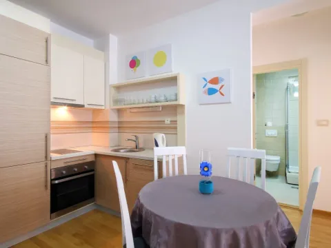 Izdavanje, dvosoban stan, 47m², Centar, Budva - image 5