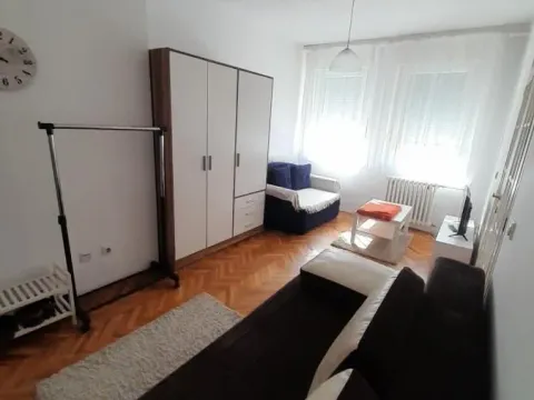 Izdavanje, jednosoban stan, 30m², Bulevar Oslobodjenja, Novi Sad Sve Podlokacije