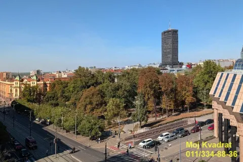 Pogled sa prozora na gradski park i ulice. - image 15