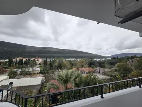 Prodaja, dvosoban stan, 44m², Kumbor, Herceg Novi - image 1
