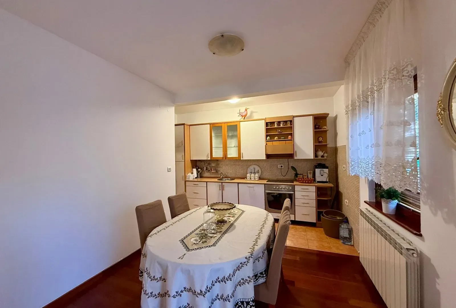 Izdavanje, trosoban stan, 100m², Tuški Put, Podgorica