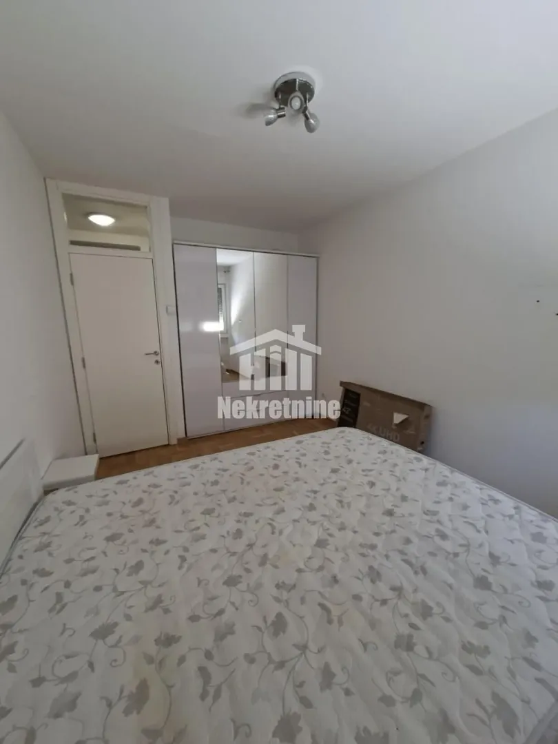 Izdavanje, trosoban stan, 72m², Julino Brdo, Beograd