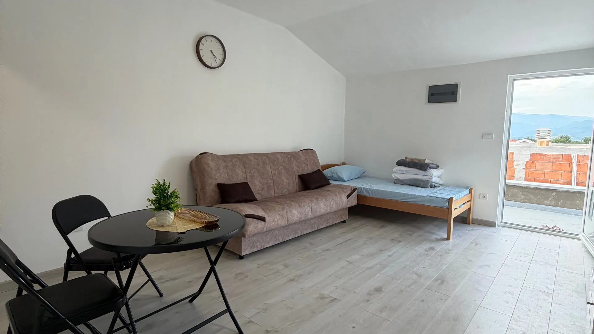 Izdavanje, garsonjera, 30m², Radanovići, Kotor
