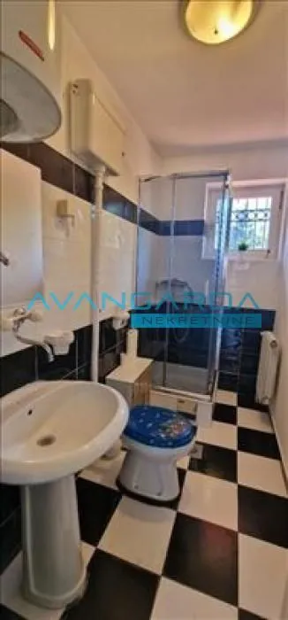 Izdavanje, četvorosoban stan, 210m², Višnjička Banja, Palilula Sve Podlokacije