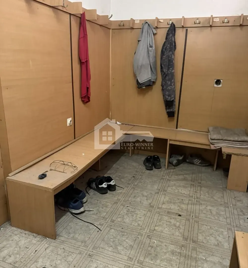 Rent, office space, 800m², Borča 1, Borča Sve Podlokacije
