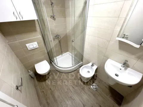 Rent, office space, 64m², City Kej, Podgorica - image 11