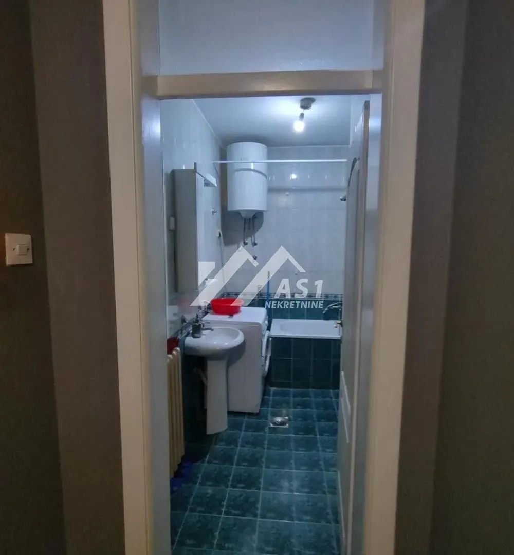 Izdavanje, jednosoban stan, 35m², Bulevar Oslobodjenja, Novi Sad Sve Podlokacije