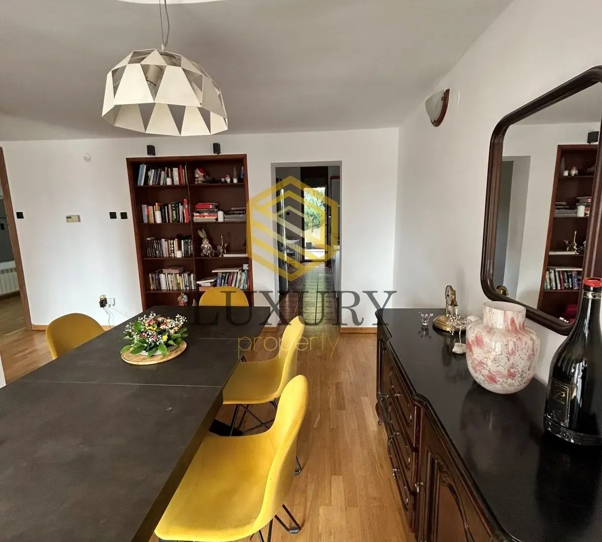 Rent, house, 280m², Gorica C, Podgorica