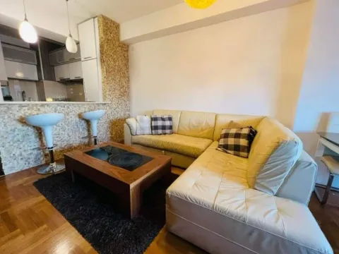 Izdavanje, jednosoban stan, 57m², City Kvart, Podgorica