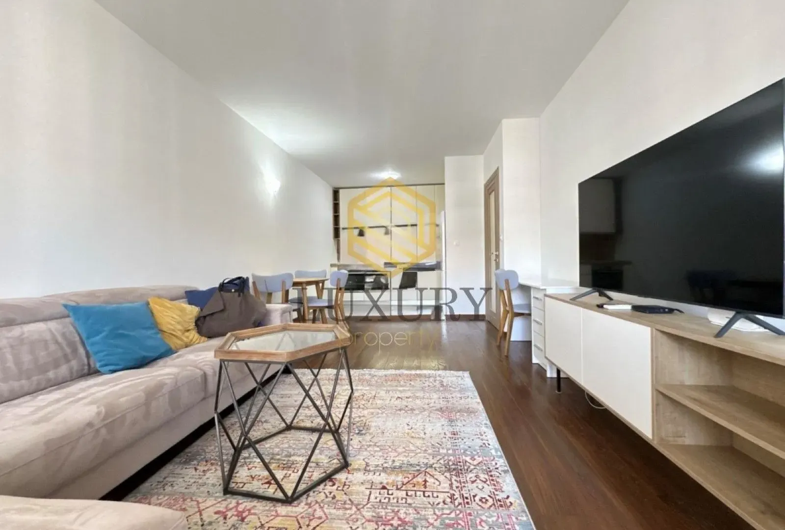 Izdavanje, jednosoban stan, 52m², Master Kvart, Podgorica