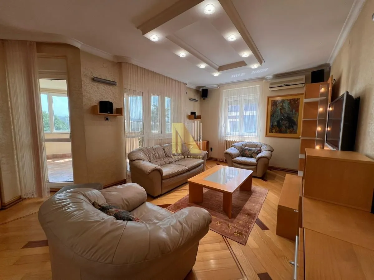 Izdavanje, četvorosoban stan, 148m², Stari grad, Novi Sad