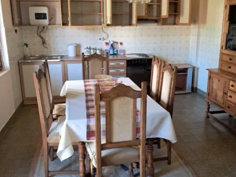 Izdavanje, četvorosoban stan, 95m², Zelenika, Herceg Novi - image 3