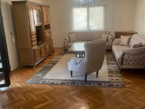 Izdavanje, trosoban stan, 200m², Tomba, Bar