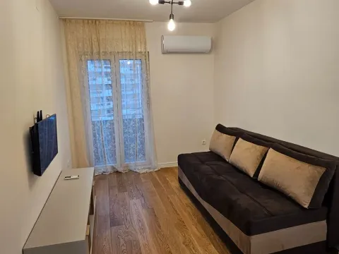 Izdavanje, jednosoban stan, 42m², City Kvart, Podgorica - image 2