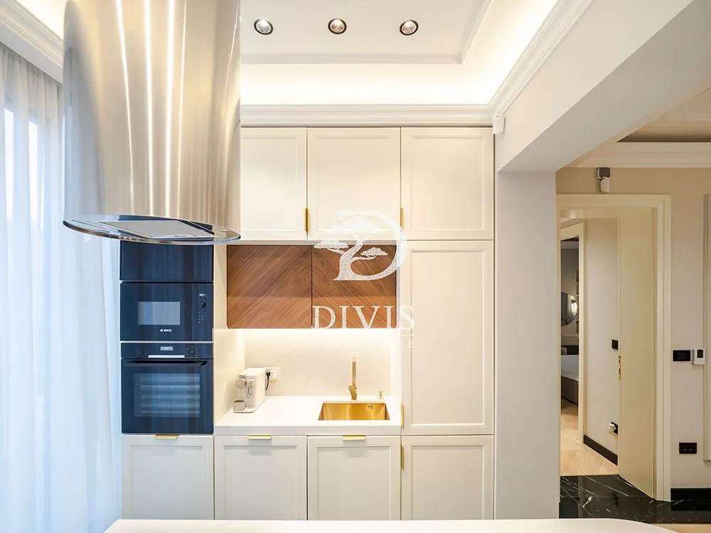 Rent, four bedroom apartment, 100m², Cvetni Trg, Vračar Sve Podlokacije