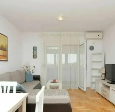 Rent, two bedroom apartment, 60m², City Kvart, Podgorica - image 2