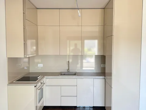 Prodaja, jednosoban stan, 42m², Centar, Bar - image 2