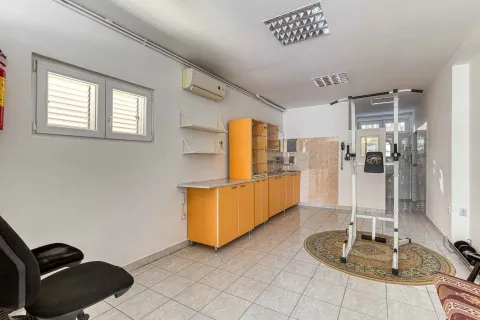 Prodaja, kuća, 330m², Bar, Crna Gora - image 41