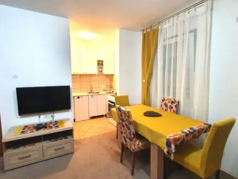 Izdavanje, dvosoban stan, 63m², Blok 9, Podgorica - image 3