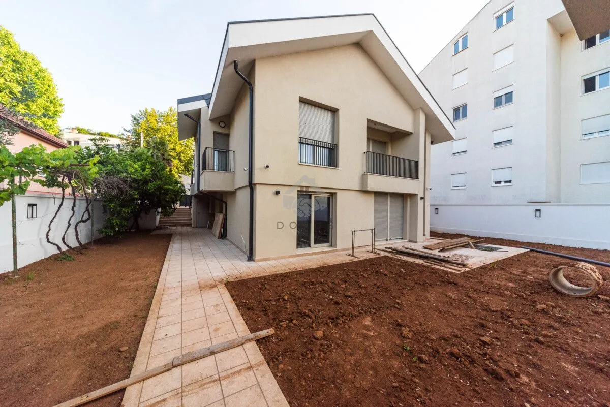 Izdavanje, kuća, 280m², Stari Aerodrom, Podgorica