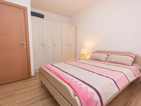 Rent, one bedroom apartment, 50m², Topla, Herceg Novi - image 3