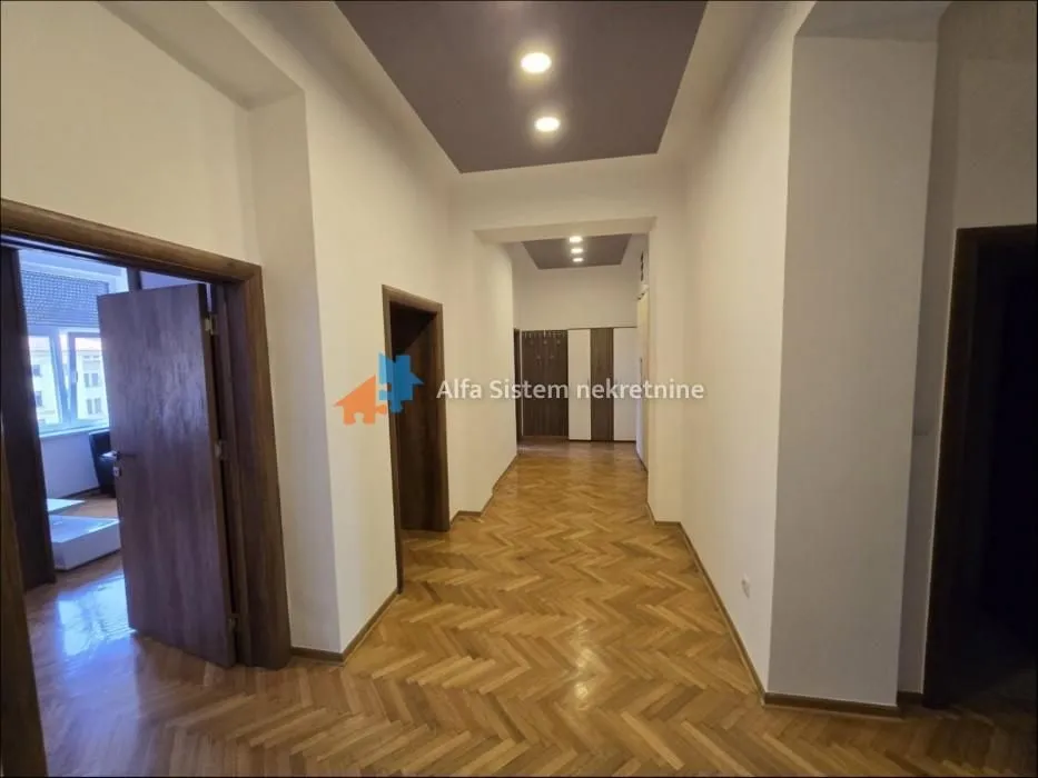 Izdavanje, četvorosoban stan, 100m², Savski Venac, Beograd