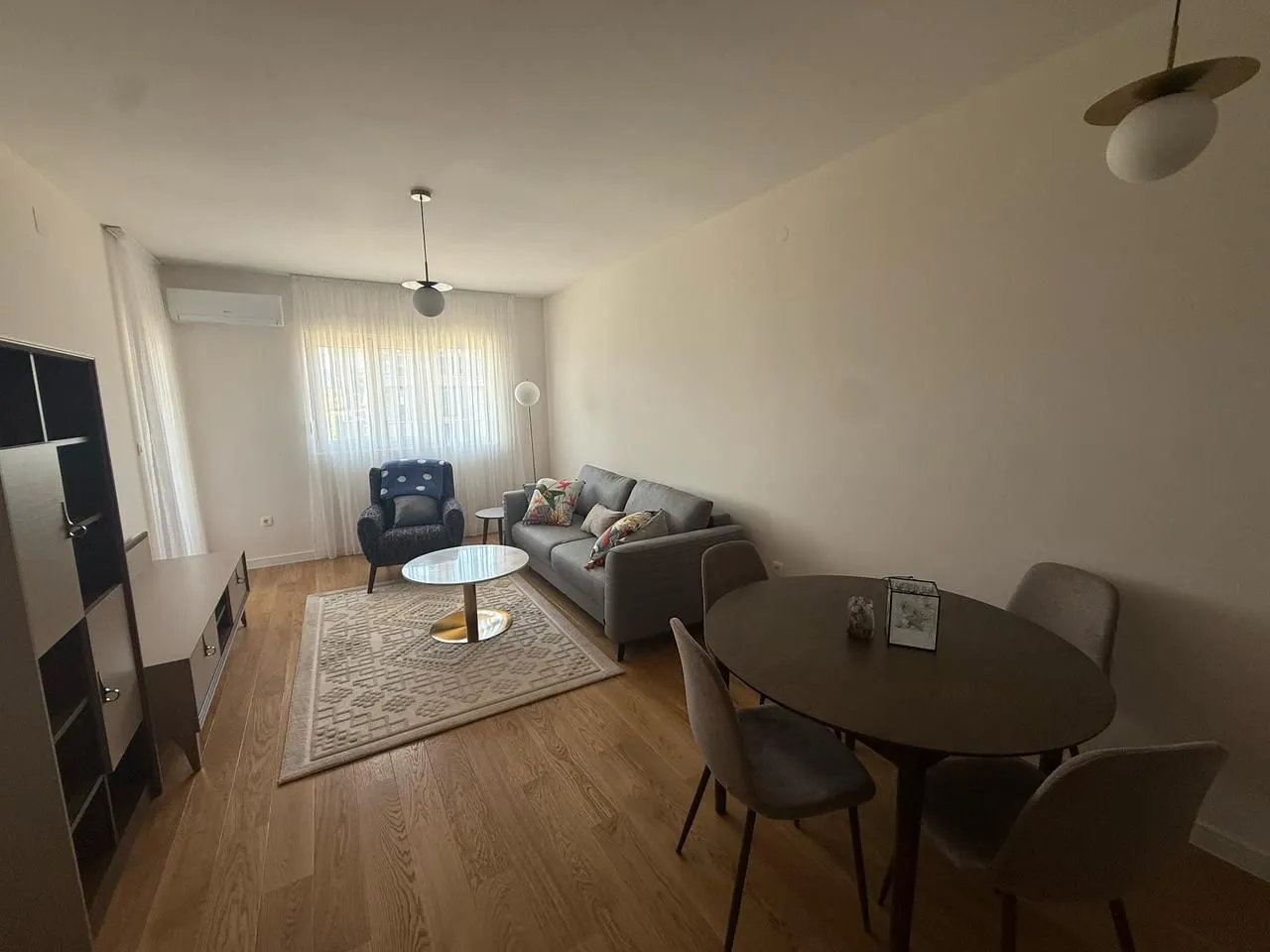Izdavanje, jednosoban stan, 49m², Central Point, Podgorica