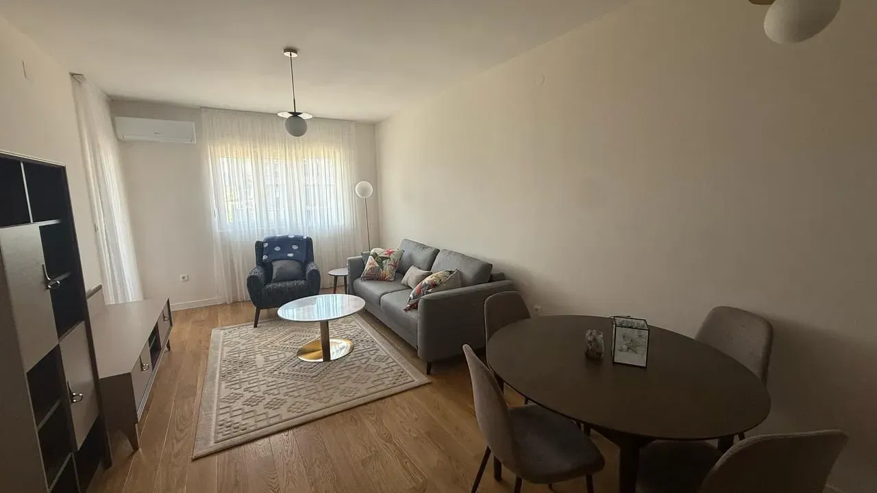 Izdavanje, jednosoban stan, 49m², Central Point, Podgorica